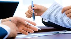 ¿El banco me debe aportar mis contratos?